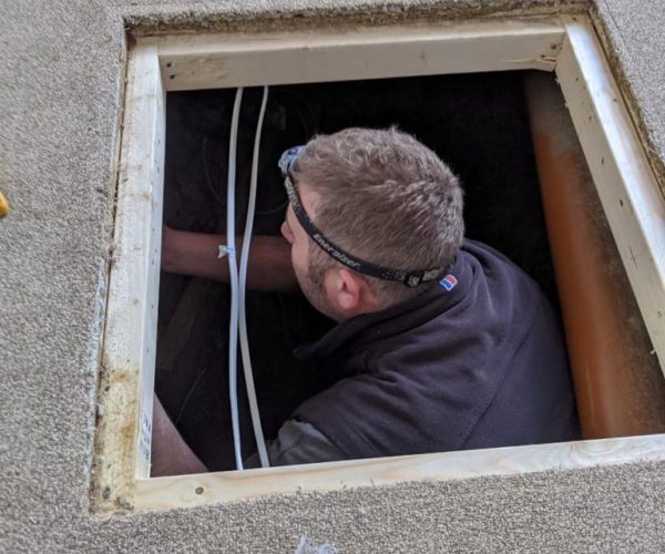 Emergency electrician working on job - Full Circuit Electrical